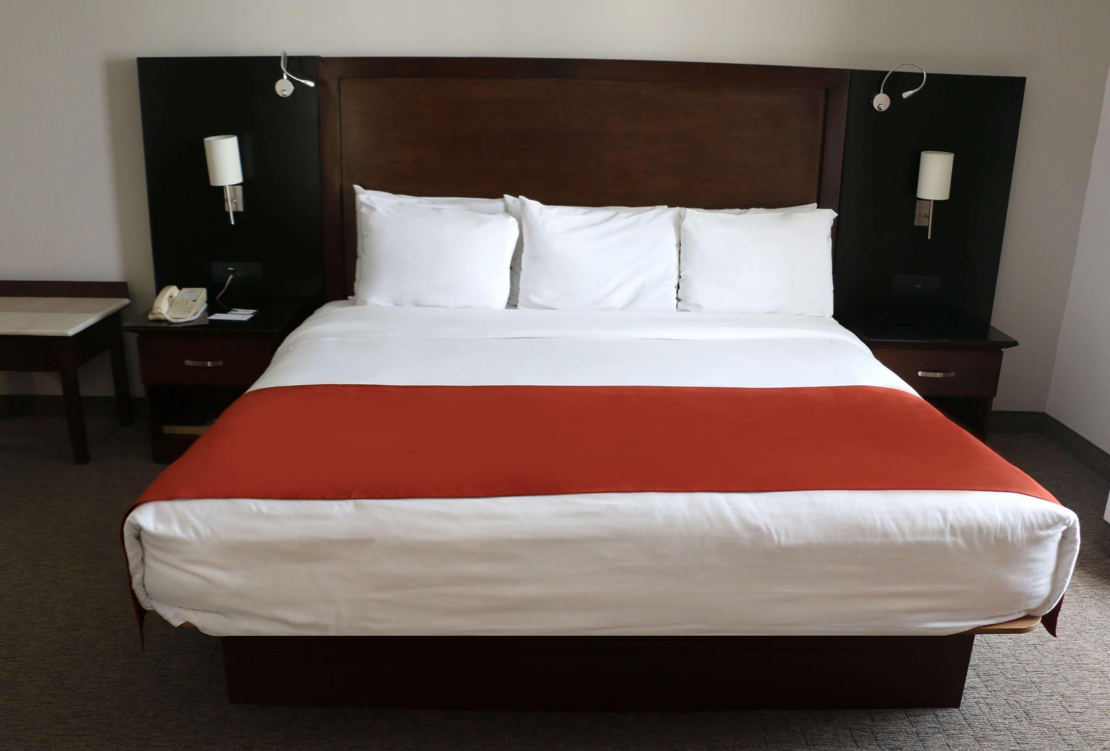 Radisson Poliforum Plaza Hotel Леон Экстерьер фото
