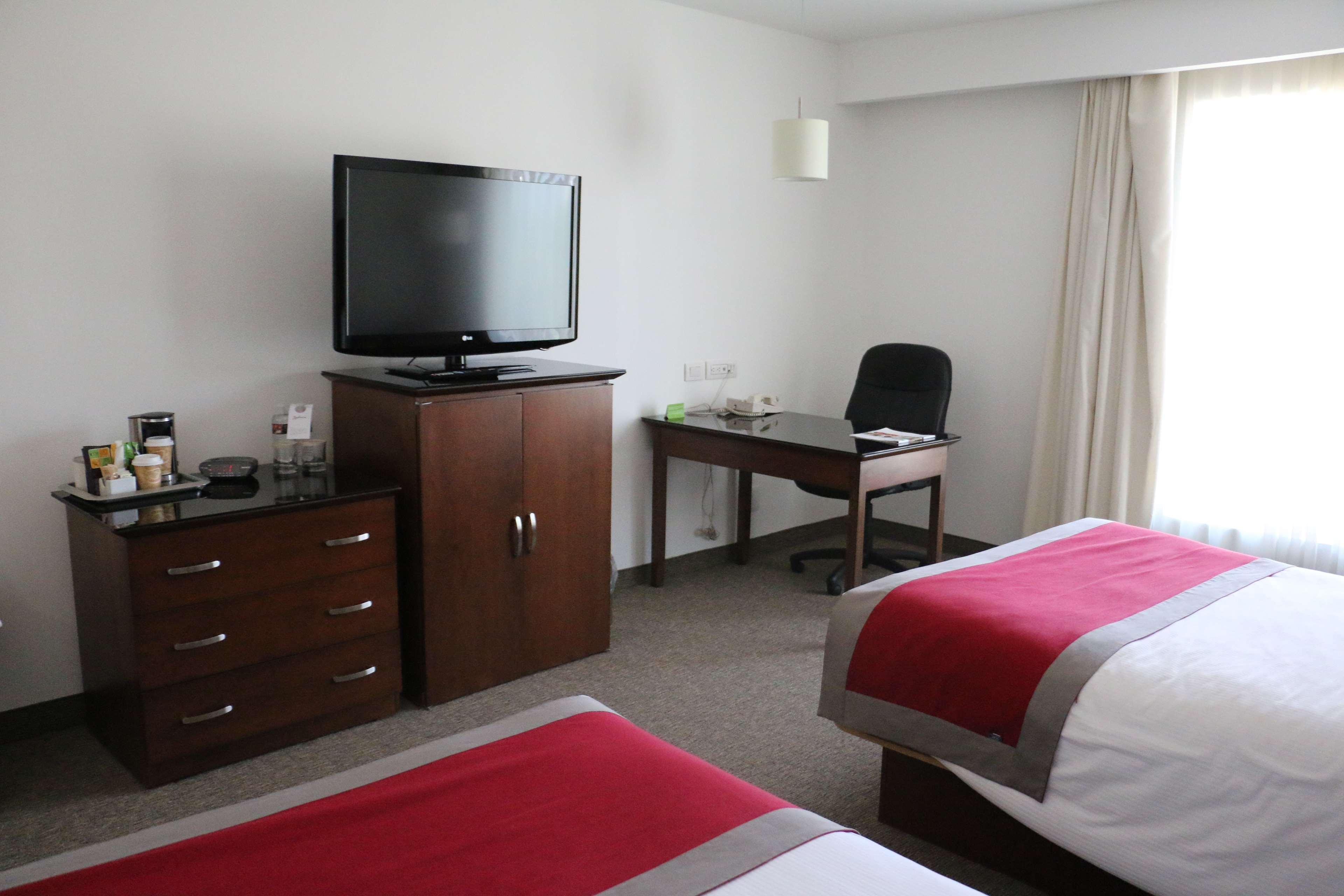 Radisson Poliforum Plaza Hotel Леон Экстерьер фото