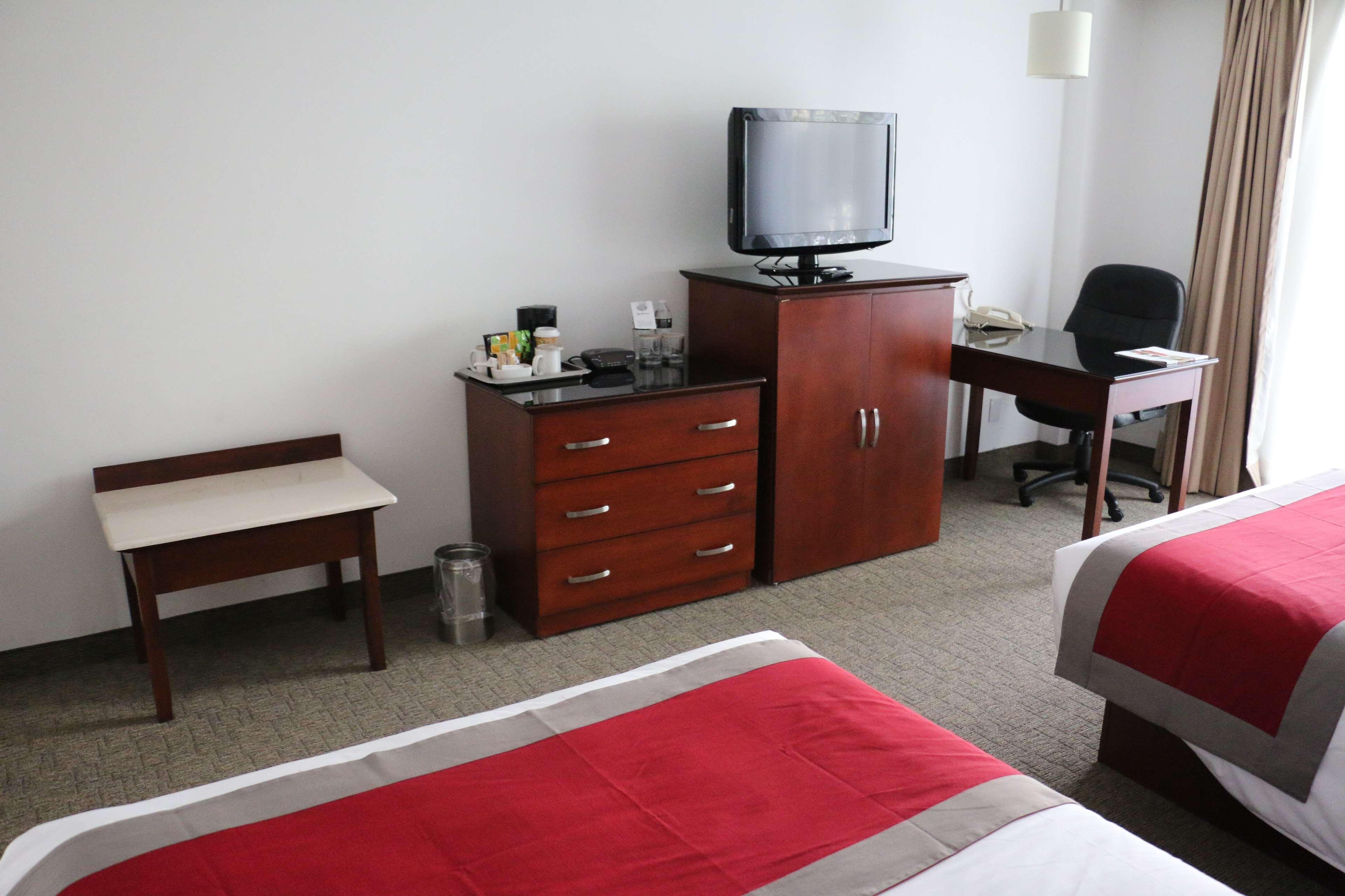 Radisson Poliforum Plaza Hotel Леон Экстерьер фото