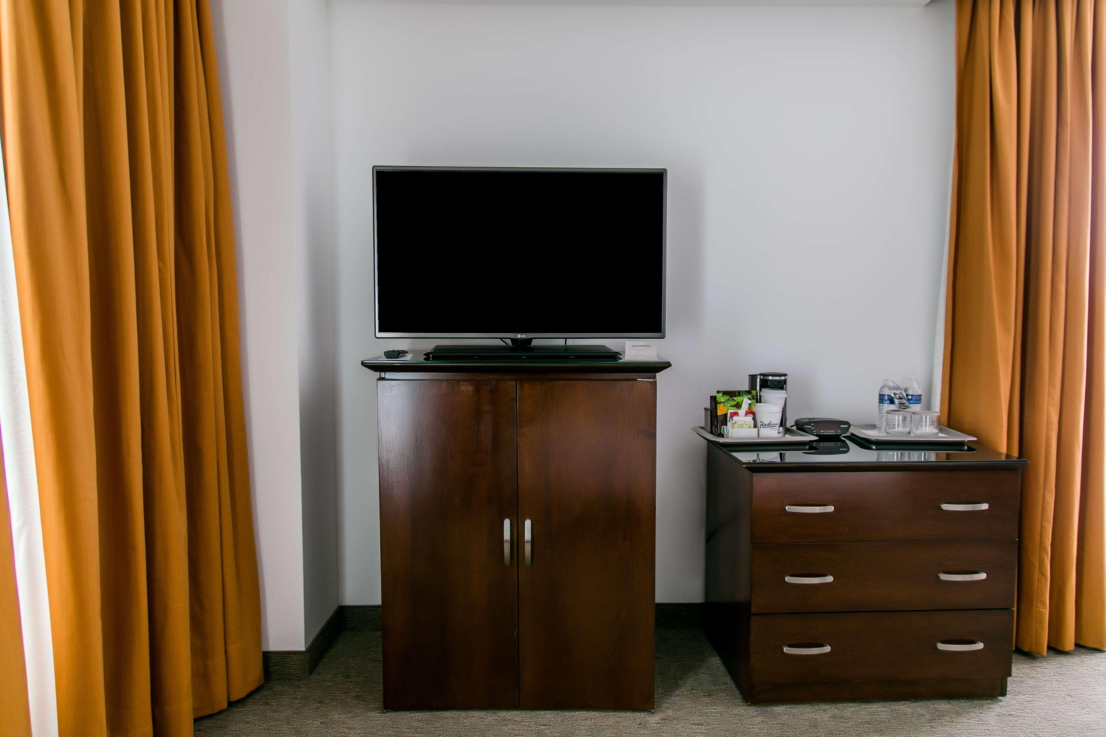 Radisson Poliforum Plaza Hotel Леон Экстерьер фото