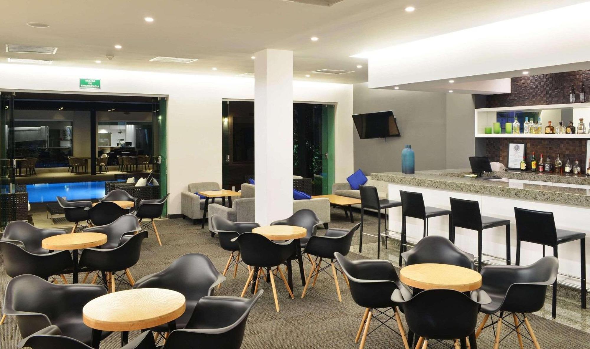 Radisson Poliforum Plaza Hotel Леон Экстерьер фото