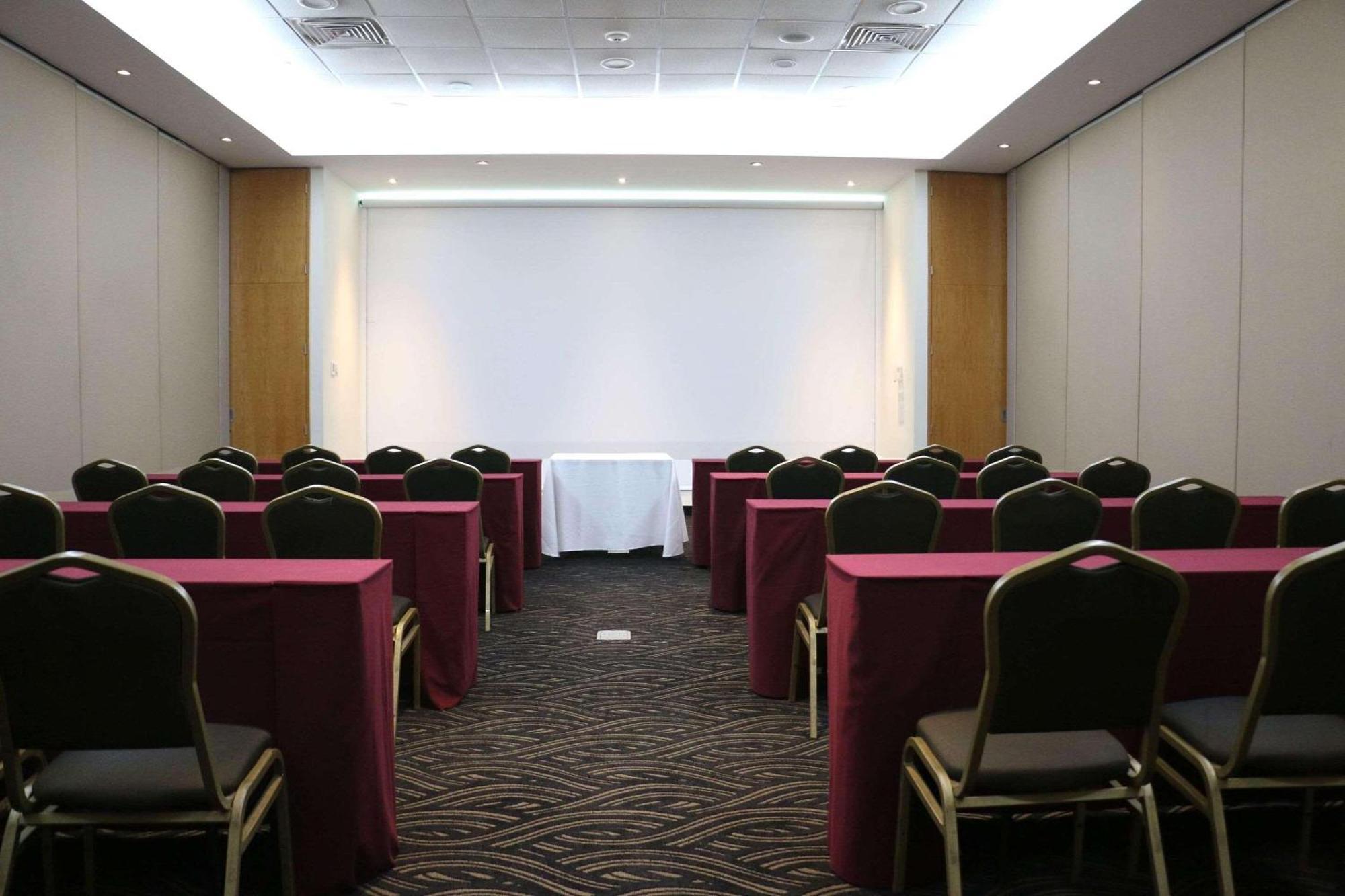 Radisson Poliforum Plaza Hotel Леон Экстерьер фото