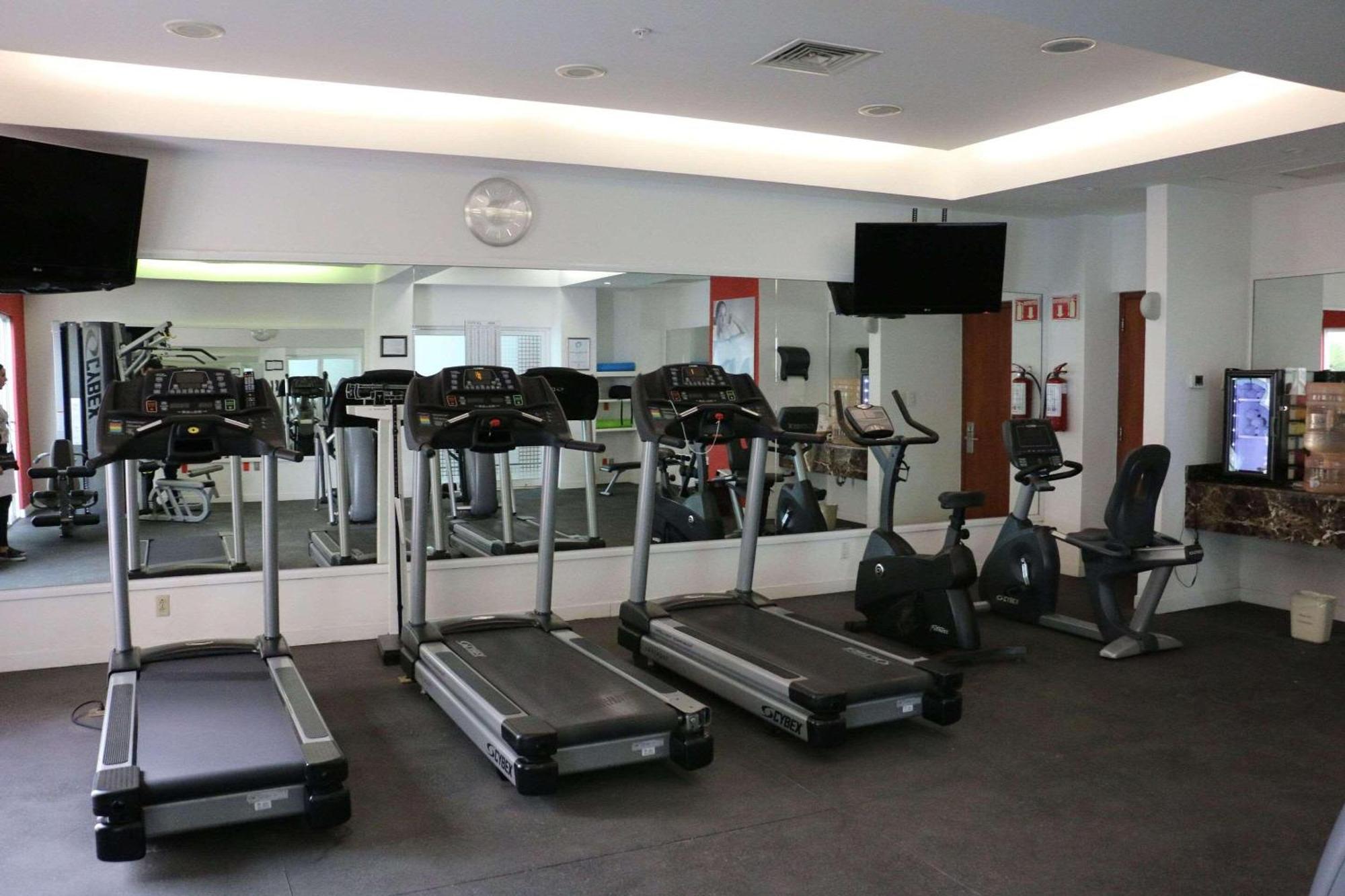 Radisson Poliforum Plaza Hotel Леон Экстерьер фото