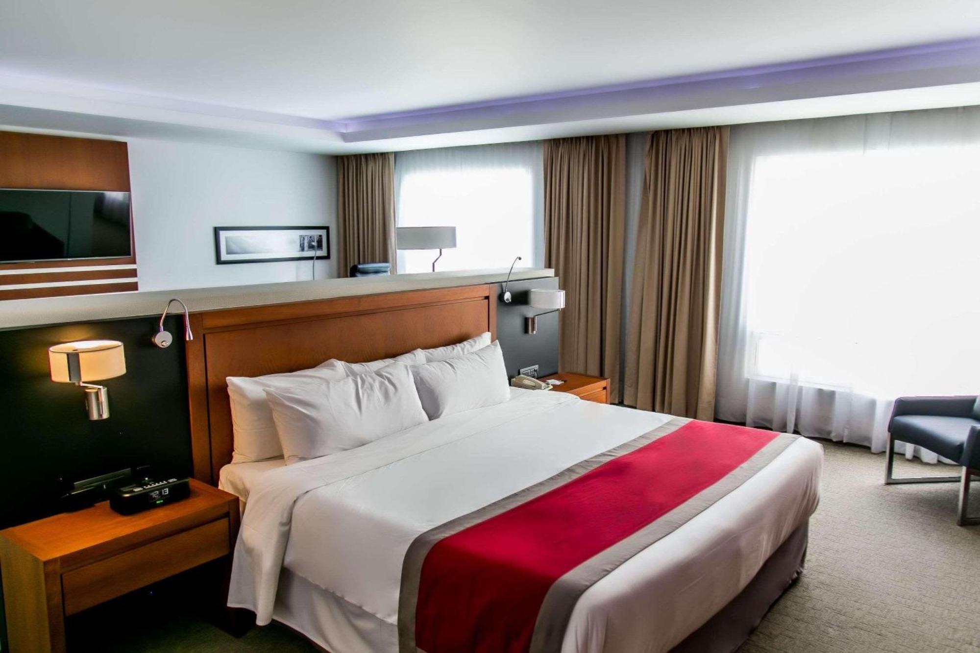 Radisson Poliforum Plaza Hotel Леон Экстерьер фото