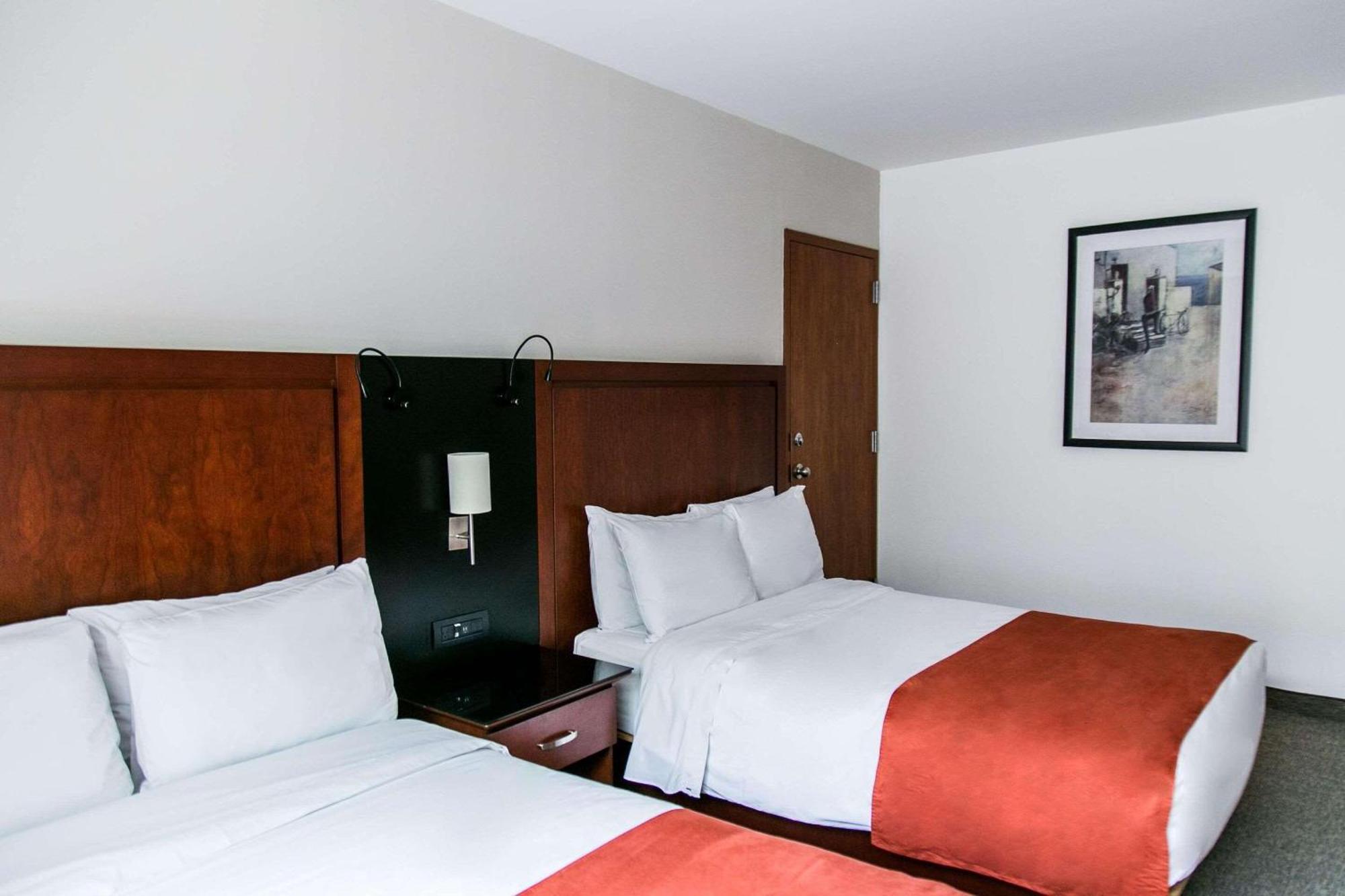 Radisson Poliforum Plaza Hotel Леон Экстерьер фото