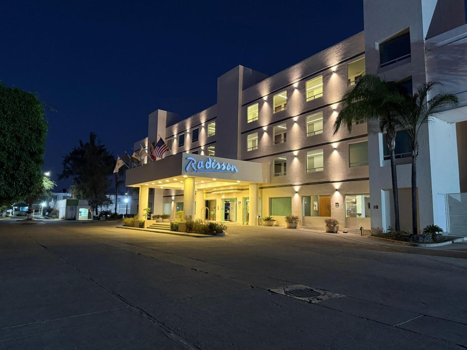 Radisson Poliforum Plaza Hotel Леон Экстерьер фото